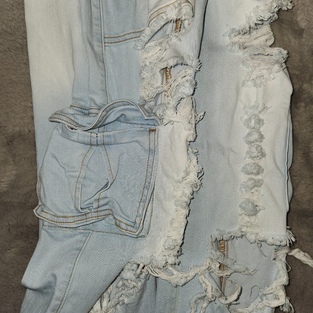 Akira High Rise Distressed Cargo Jeans Size 5 - Picture 6 of 8